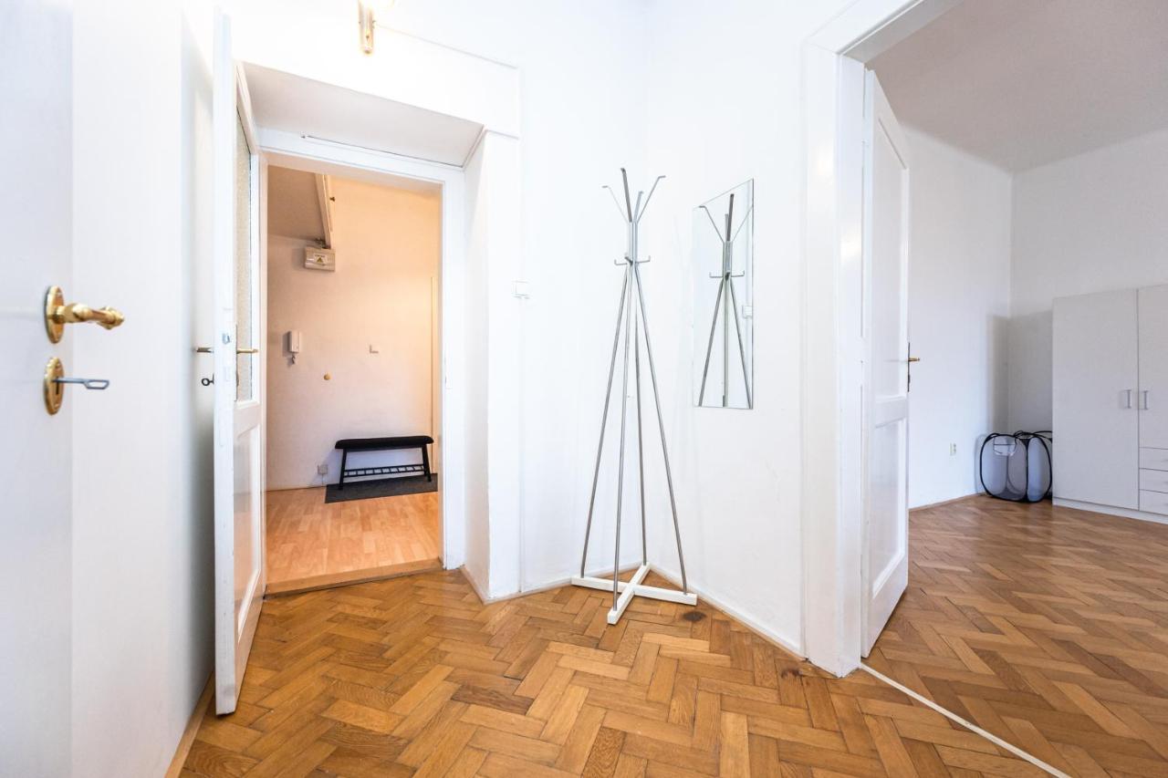 Apartments Safarikova 18 Prague Exterior photo