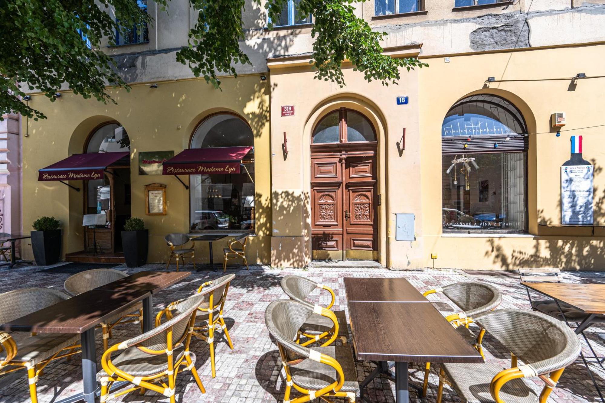 Apartments Safarikova 18 Prague Exterior photo
